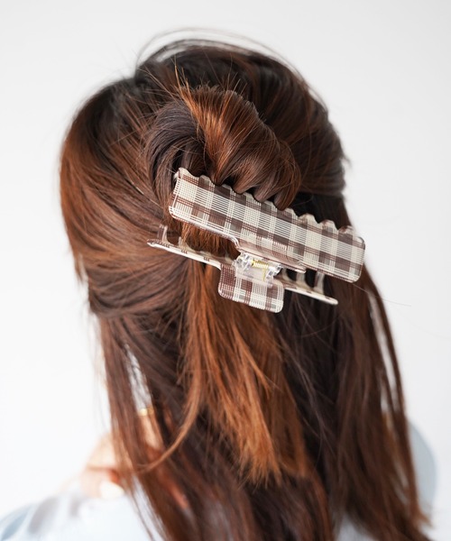 SANSeLF(サンセルフ)の「【SANSeLF】シアーチェックヘアクリップ saa26s097(バレッタ/ヘアクリップ・レディース・レッド/ブラック/ブラウン・FREE)」の2枚目の写真