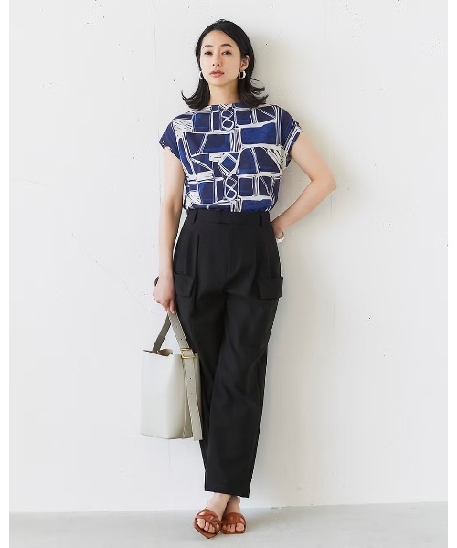DoCLASSE( ドゥクラッセ)の「UVスラブ・ファネルネックトップス(Tシャツ/カットソー・レディース・ブラック/パープル/ネイビー/ネイビー系1/ロイヤルブルー/ダークパープル/ストーン・3L/M/L/LL/S)」の5枚目の写真