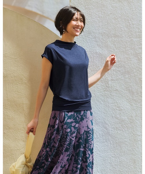 DoCLASSE( ドゥクラッセ)の「UVスラブ・ファネルネックトップス(Tシャツ/カットソー・レディース・ブラック/パープル/ネイビー/ネイビー系1/ロイヤルブルー/ダークパープル/ストーン・3L/M/L/LL/S)」の3枚目の写真