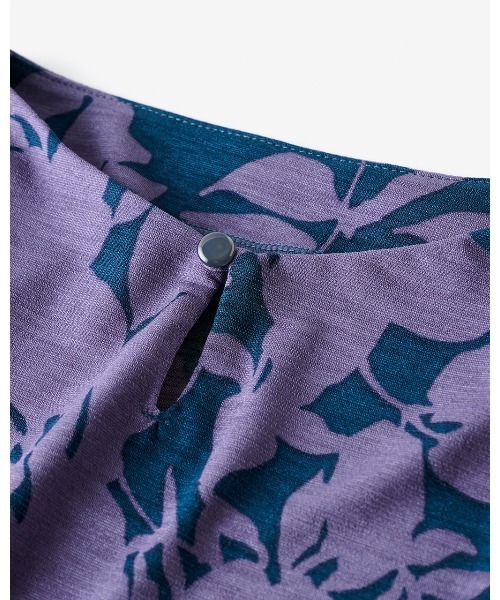 DoCLASSE( ドゥクラッセ)の「UVスラブ・ファネルネックトップス(Tシャツ/カットソー・レディース・ブラック/パープル/ネイビー/ネイビー系1/ロイヤルブルー/ダークパープル/ストーン・3L/M/L/LL/S)」の19枚目の写真