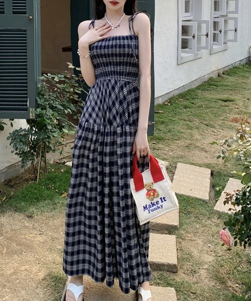 Nia(ニア)の「Nia(ニア)/チェックシャーリングティアードキャミワンピース(ワンピース・レディース・イエロー/ネイビー・SMALL/MEDIUM)」の6枚目の写真