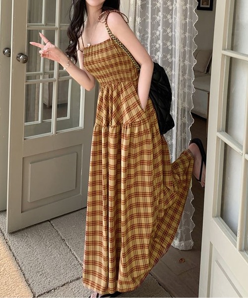 Nia(ニア)の「Nia(ニア)/チェックシャーリングティアードキャミワンピース(ワンピース・レディース・イエロー/ネイビー・SMALL/MEDIUM)」の22枚目の写真