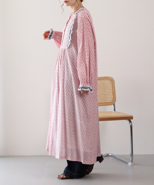 KILKI（キルキー）の「kilki 　フリル付きビブフロントワンピース　ソーダ 長袖（ワンピース・レディース・ネイビー系/ホワイト系その他・FREE）」の5枚目の写真