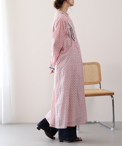 KILKI（キルキー）の「kilki 　フリル付きビブフロントワンピース　ソーダ 長袖（ワンピース・レディース・ネイビー系/ホワイト系その他・FREE）」の8枚目の写真
