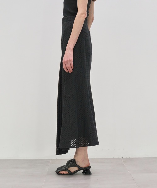 AKIRANAKA(アキラナカ)の「【AKIRANAKA/アキラナカ】Sylvie front drape lace skirt BK(スカート・レディース・ブラック・1/2)」の6枚目の写真