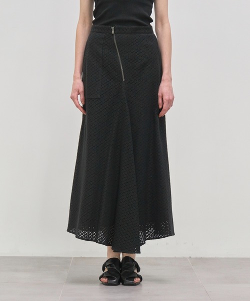 AKIRANAKA(アキラナカ)の「【AKIRANAKA/アキラナカ】Sylvie front drape lace skirt BK(スカート・レディース・ブラック・1/2)」の7枚目の写真