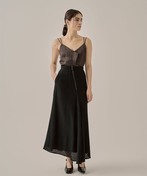 AKIRANAKA(アキラナカ)の「【AKIRANAKA/アキラナカ】Sylvie front drape lace skirt BK(スカート・レディース・ブラック・1/2)」の10枚目の写真