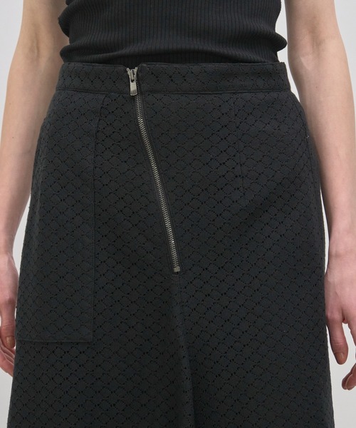 AKIRANAKA(アキラナカ)の「【AKIRANAKA/アキラナカ】Sylvie front drape lace skirt BK(スカート・レディース・ブラック・1/2)」の4枚目の写真