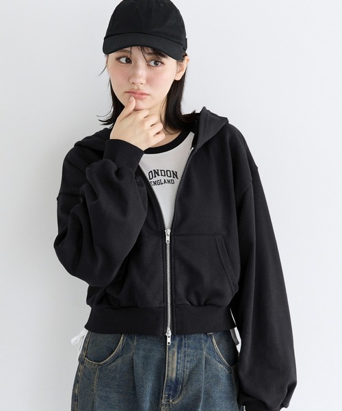 coca(coca)(コカ)の「ユース クロップドパーカー(パーカー・レディース・ブラック/ライトグレー・S/M/L)」の1枚目の写真