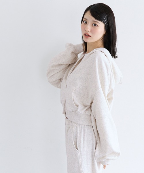 coca(coca)(コカ)の「ユース クロップドパーカー(パーカー・レディース・ブラック/ライトグレー・S/M/L)」の4枚目の写真