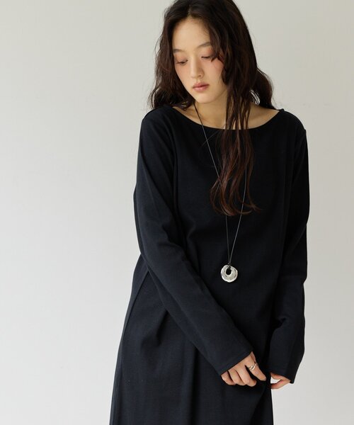 DISCOAT（ディスコート）の「【Noka】ボートネックワンピース《WEB限定》（ワンピース・レディース・チャコールグレー/グレイッシュベージュ/ブラック・FREE）」の14枚目の写真
