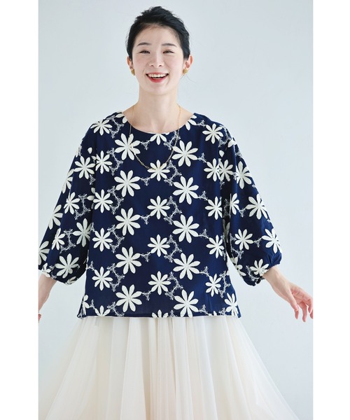 cawaii(カワイイ)の「(紺)繋がり合う白花刺繍ブラウストップス(シャツ/ブラウス・レディース・ネイビー・FREE)」の16枚目の写真