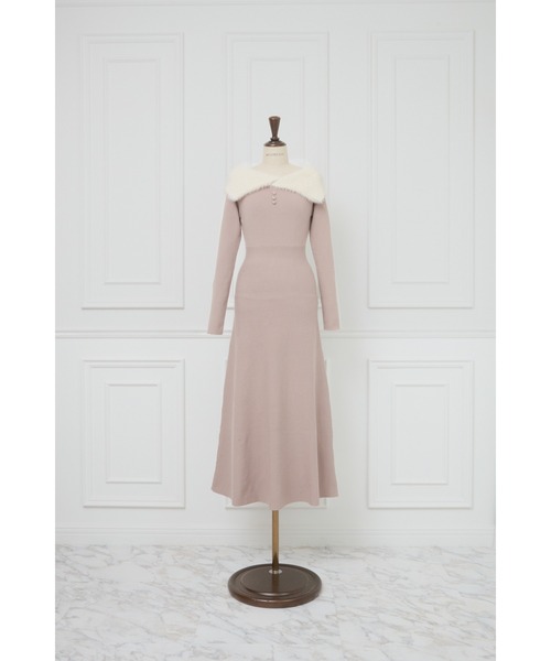 MISTREASS(ミストレアス)の「Shaggy Collar Off Shoulder Knit Dress(ワンピース・レディース・ベージュ・FREE)」の9枚目の写真