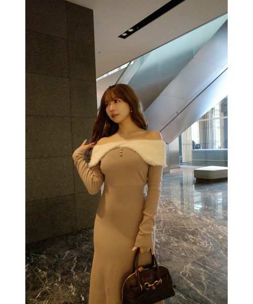 MISTREASS(ミストレアス)の「Shaggy Collar Off Shoulder Knit Dress(ワンピース・レディース・ベージュ・FREE)」の11枚目の写真