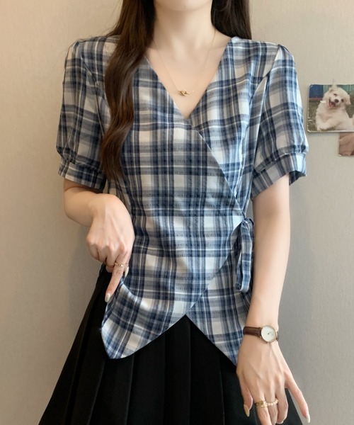 FAVORITO(ファヴォリート)の「Vネックチェック柄ブラウス(シャツ/ブラウス・レディース・ブルー/ブラック・F)」の11枚目の写真
