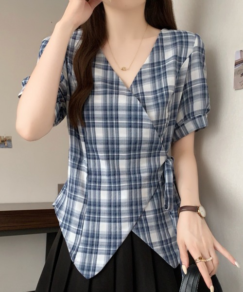 FAVORITO(ファヴォリート)の「Vネックチェック柄ブラウス(シャツ/ブラウス・レディース・ブルー/ブラック・F)」の16枚目の写真
