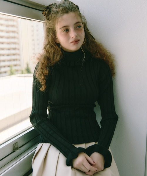 idem(イデム)の「frill turtleneck lib knit / フリルタートルネックニット(ニット/セーター・レディース・ブラック/ブルー/アイボリー・FREE)」の3枚目の写真