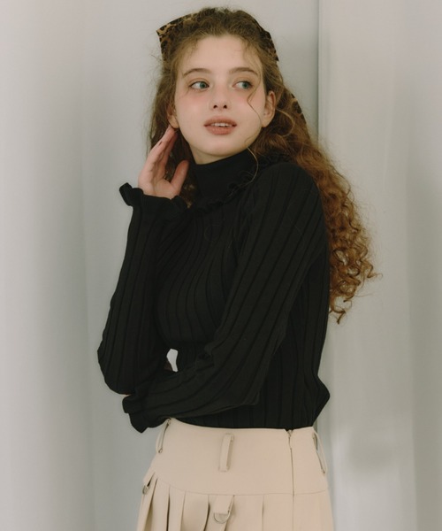 idem(イデム)の「frill turtleneck lib knit / フリルタートルネックニット(ニット/セーター・レディース・ブラック/ブルー/アイボリー・FREE)」の5枚目の写真