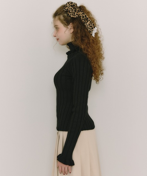 idem(イデム)の「frill turtleneck lib knit / フリルタートルネックニット(ニット/セーター・レディース・ブラック/ブルー/アイボリー・FREE)」の10枚目の写真
