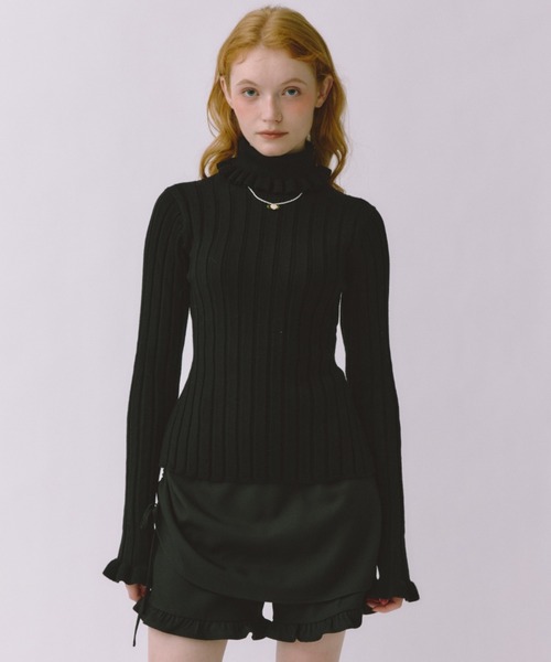 idem(イデム)の「frill turtleneck lib knit / フリルタートルネックニット(ニット/セーター・レディース・ブラック/ブルー/アイボリー・FREE)」の4枚目の写真