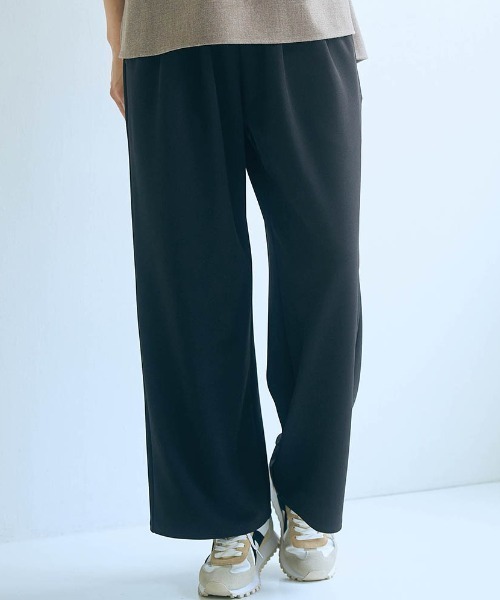 Belle Maison(ベルメゾン)の「ワイドストレートパンツ【乾燥機OK】(その他パンツ・レディース・ブラック/ベージュ/グレイッシュブルー/モカ・S/L/M)」の2枚目の写真
