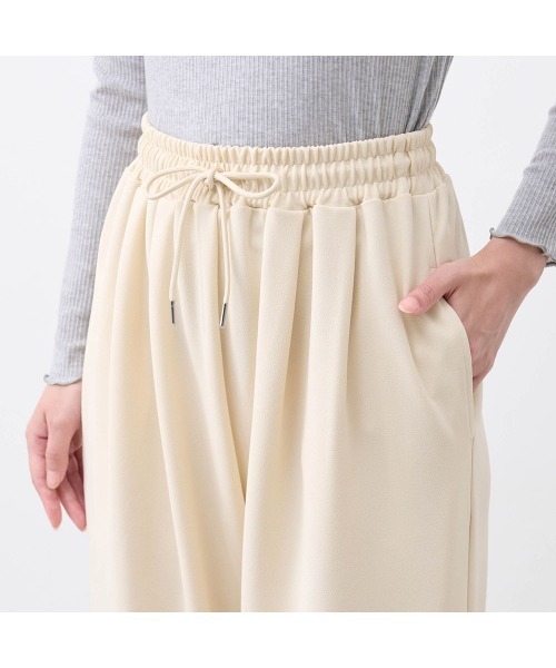 Belle Maison(ベルメゾン)の「ワイドストレートパンツ【乾燥機OK】(その他パンツ・レディース・ブラック/ベージュ/グレイッシュブルー/モカ・S/L/M)」の19枚目の写真