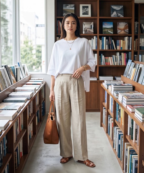 STYLE DELI(スタイルデリ)の「【DELI by】大人の抜け感ドルマンTトップス(Tシャツ/カットソー・レディース・ブラック/ホワイト・M)」の10枚目の写真