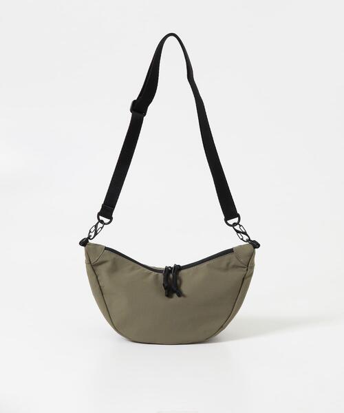 URBAN RESEARCH DOORS(アーバンリサーチドアーズ)の「撥水COMPACT SHOULDER(ショルダーバッグ・メンズ・ベージュ/ブラック/ダークグレー・-)」の3枚目の写真