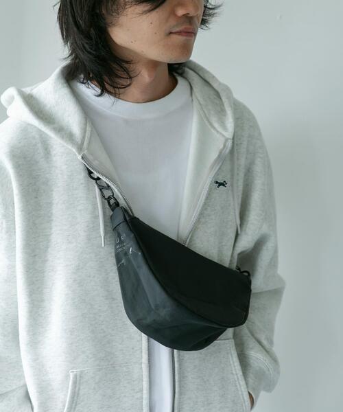 URBAN RESEARCH DOORS(アーバンリサーチドアーズ)の「撥水COMPACT SHOULDER(ショルダーバッグ・メンズ・ベージュ/ブラック/ダークグレー・-)」の2枚目の写真