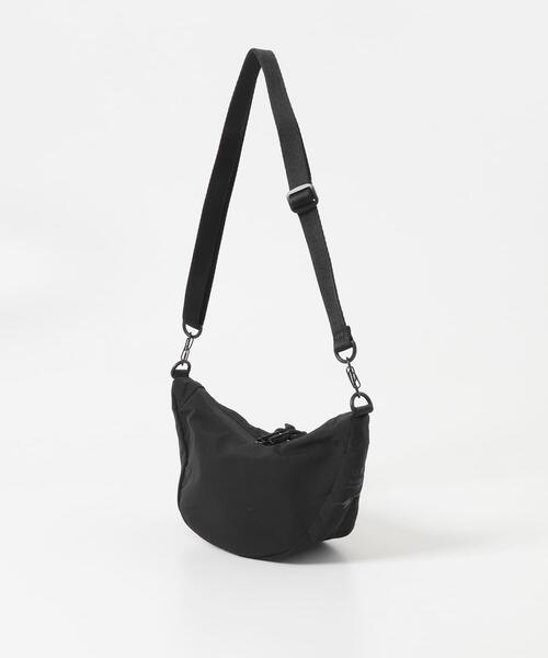 URBAN RESEARCH DOORS(アーバンリサーチドアーズ)の「撥水COMPACT SHOULDER(ショルダーバッグ・メンズ・ベージュ/ブラック/ダークグレー・-)」の7枚目の写真