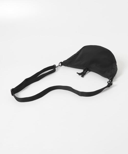 URBAN RESEARCH DOORS(アーバンリサーチドアーズ)の「撥水COMPACT SHOULDER(ショルダーバッグ・メンズ・ベージュ/ブラック/ダークグレー・-)」の9枚目の写真