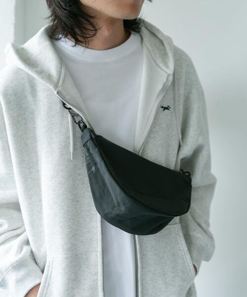 URBAN RESEARCH DOORS(アーバンリサーチドアーズ)の「撥水COMPACT SHOULDER(ショルダーバッグ・メンズ・ベージュ/ブラック/ダークグレー・-)」の13枚目の写真