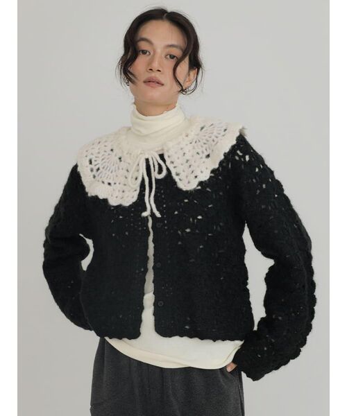 FIKA.(フィーカ)の「Fluffy crochet knit cardigan(カーディガン/ボレロ・レディース・オフホワイト/ブラック・MEDIUM)」の2枚目の写真