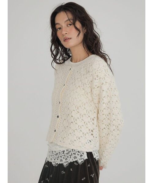 FIKA.(フィーカ)の「Fluffy crochet knit cardigan(カーディガン/ボレロ・レディース・オフホワイト/ブラック・MEDIUM)」の6枚目の写真
