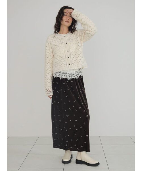 FIKA.(フィーカ)の「Fluffy crochet knit cardigan(カーディガン/ボレロ・レディース・オフホワイト/ブラック・MEDIUM)」の4枚目の写真