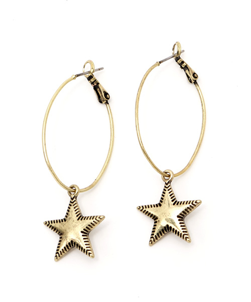MOUSSY（マウジー）の「STAR EARRINGS（ピアス（両耳用）・レディース・ゴールド/シルバー・FREE）」の2枚目の写真