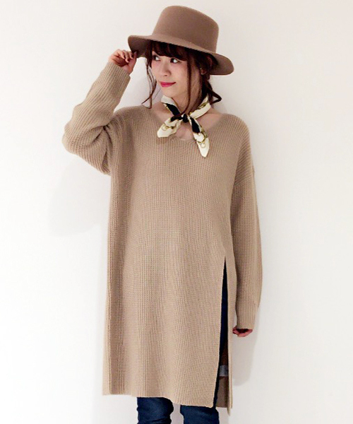 archives（アルシーヴ）の「【ZOZOTOWN限定】スリットニットワンピース（ワンピース・レディース・グレー/モカ/イエロー/アイボリー/サックスブルー・MEDIUM）」の2枚目の写真