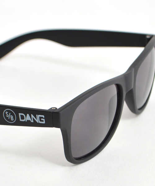 SURF/BRAND（サーフブランド）の「SURF BRAND/サーフブランド × DANG SHADES/ダンシェイディーズ COLABO Shades（サングラス・メンズ・ブラック/ホワイト・ONE SIZE）」の4枚目の写真