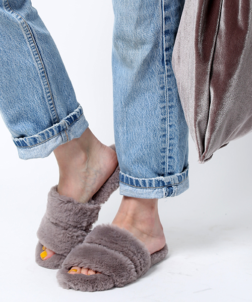 FREAK'S STORE（フリークスストア）の「ファーサンダル　2ストラップ (スリッパサンダル)（サンダル・レディース・ホワイト/ピンク/グレー・36/37/38）」の3枚目の写真