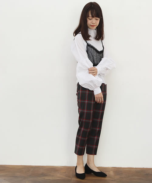SESTO(セスト)の「ほっそりトゥのチャンキーローヒールパンプス(パンプス・レディース・ブラック/グレイッシュベージュ/ピンクベージュ/その他/ブルー/シルバー系その他/ボルドー/レオパード/パープル/マスタード/ゴールド/シルバー/ブラウン/レッド・24.5/22/23/23.5/25.5/22.5/24)」の15枚目の写真