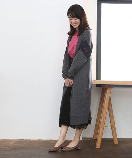 SESTO(セスト)の「ほっそりトゥのチャンキーローヒールパンプス(パンプス・レディース・ブラック/グレイッシュベージュ/ピンクベージュ/その他/ブルー/シルバー系その他/ボルドー/レオパード/パープル/マスタード/ゴールド/シルバー/ブラウン/レッド・24.5/22/23/23.5/25.5/22.5/24)」の16枚目の写真