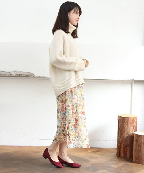 SESTO(セスト)の「ほっそりトゥのチャンキーローヒールパンプス(パンプス・レディース・ブラック/グレイッシュベージュ/ピンクベージュ/その他/ブルー/シルバー系その他/ボルドー/レオパード/パープル/マスタード/ゴールド/シルバー/ブラウン/レッド・24.5/22/23/23.5/25.5/22.5/24)」の17枚目の写真