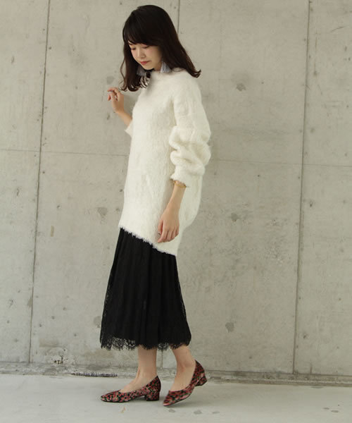 SESTO(セスト)の「ほっそりトゥのチャンキーローヒールパンプス(パンプス・レディース・ブラック/グレイッシュベージュ/ピンクベージュ/その他/ブルー/シルバー系その他/ボルドー/レオパード/パープル/マスタード/ゴールド/シルバー/ブラウン/レッド・24.5/22/23/23.5/25.5/22.5/24)」の18枚目の写真