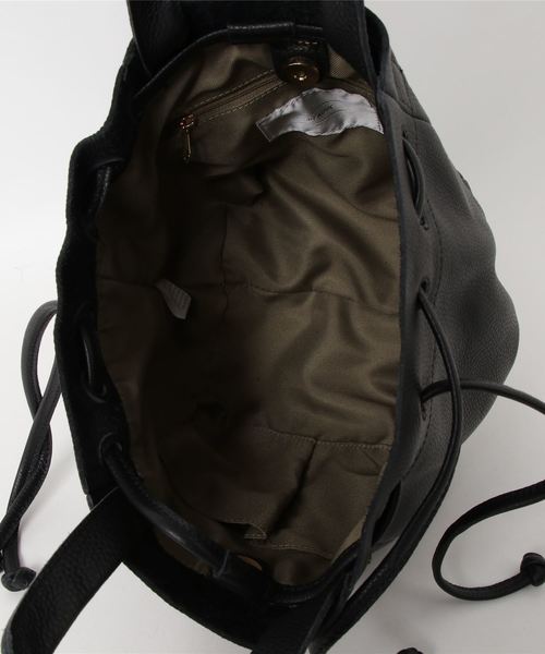 Beau're（ヴュレ）の「【Beaure】巾着レザーバッグ（ショルダーバッグ・レディース・ブラック/グレー・フリー）」の6枚目の写真