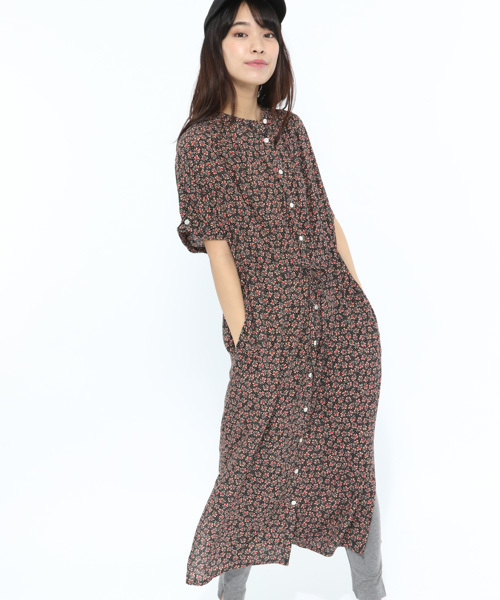 LAKOLE(ラコレ)の「フロントボタンフローラルワンピース / LAKOLE(ワンピース・レディース・ボルドー/ブラック・SMALL/MEDIUM)」の4枚目の写真