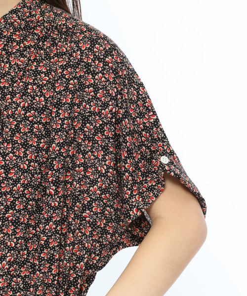 LAKOLE(ラコレ)の「フロントボタンフローラルワンピース / LAKOLE(ワンピース・レディース・ボルドー/ブラック・SMALL/MEDIUM)」の9枚目の写真