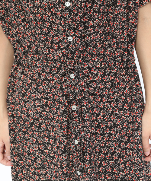 LAKOLE(ラコレ)の「フロントボタンフローラルワンピース / LAKOLE(ワンピース・レディース・ボルドー/ブラック・SMALL/MEDIUM)」の11枚目の写真