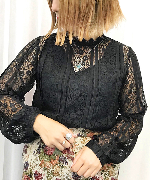 apres jour（アプレジュール）の「レースハイネック袖ボリュームブラウス【ZOZOTOWN限定アイテム】（シャツ/ブラウス・レディース・ブラック/オフホワイト・フリー）」の3枚目の写真