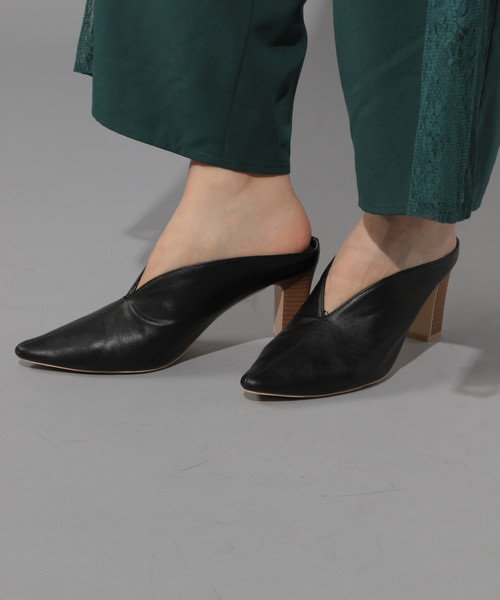 PAGEBOY(ページボーイ)の「Vカットパンプス(パンプス・レディース・ブラック/パープル/ホワイト・SMALL/MEDIUM/LARGE)」の3枚目の写真