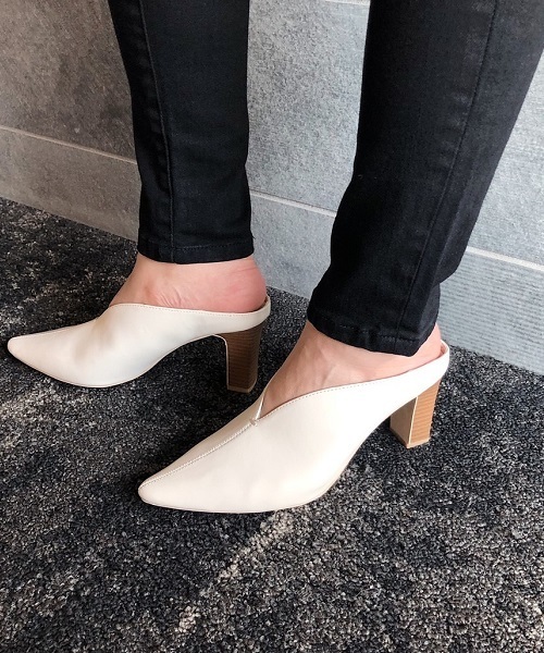 PAGEBOY(ページボーイ)の「Vカットパンプス(パンプス・レディース・ブラック/パープル/ホワイト・SMALL/MEDIUM/LARGE)」の18枚目の写真